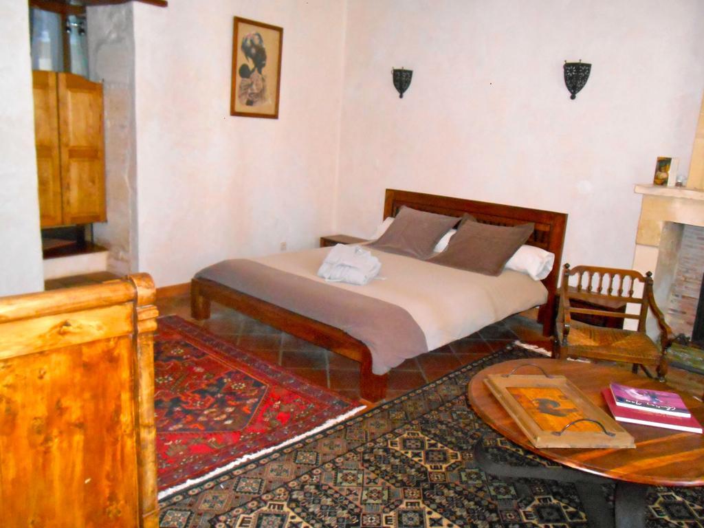 Bed and Breakfast Sous les Marronniers à Petit-Palais-et-Cornemps Chambre photo