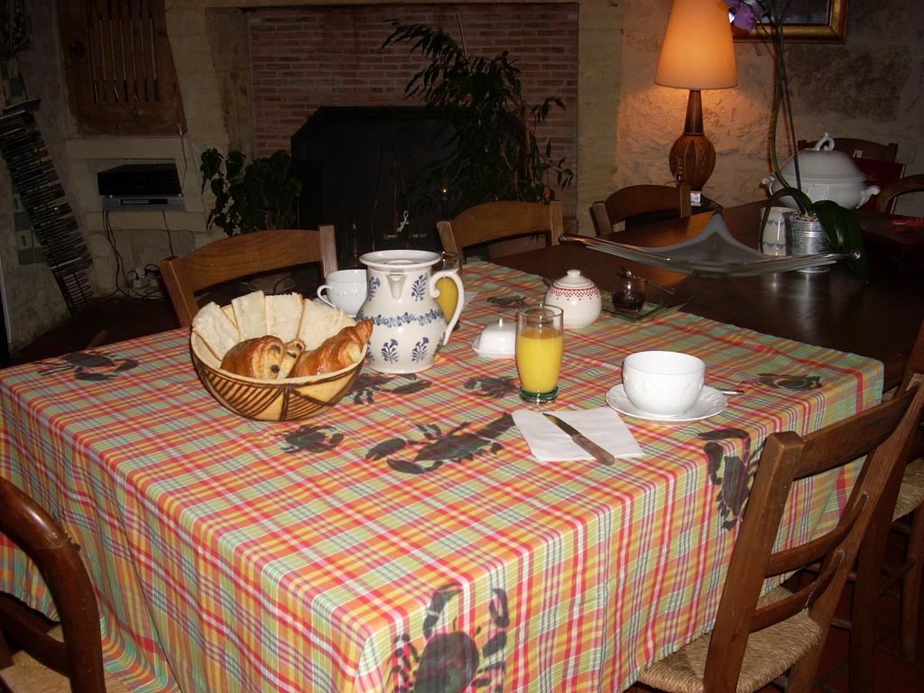Bed and Breakfast Sous les Marronniers à Petit-Palais-et-Cornemps Extérieur photo
